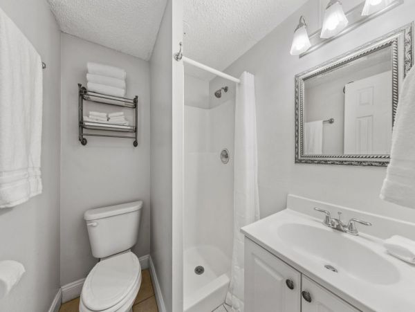 3 Bedroom House in the Heart of Siesta Key, 3 min walk to beach