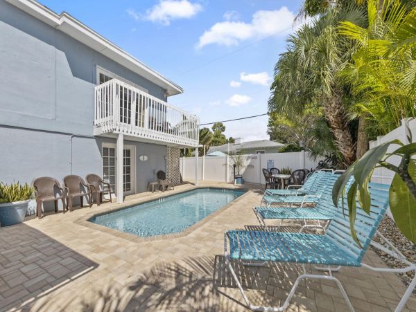 3 Bedroom House in the Heart of Siesta Key, 3 min walk to beach