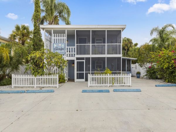 Siesta Key Village Dreamy Steps to Sandy Beach