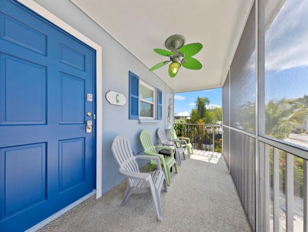 Siesta Key Village Dreamy Steps to Sandy Beach