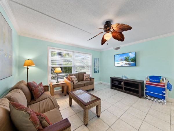 Siesta Key Village Dreamy Steps to Sandy Beach