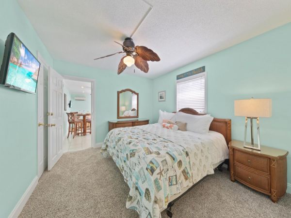 Siesta Key Village Dreamy Steps to Sandy Beach
