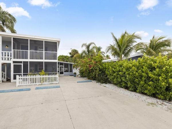 Lovely Siesta Key 2 Bedroom Vacation Getaway