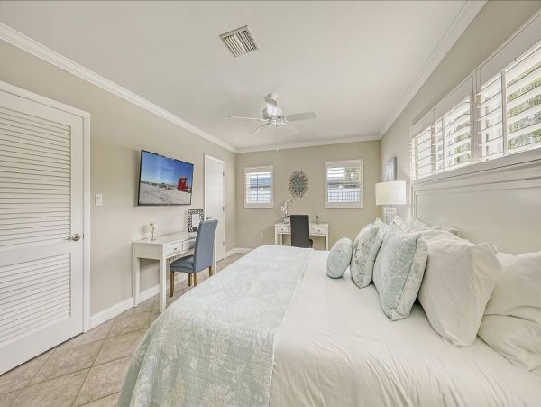 Siesta Key Sleeps 10