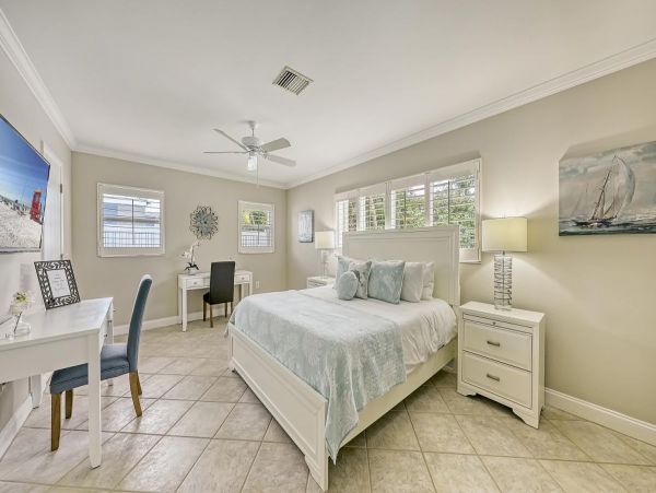 Siesta Key Sleeps 10