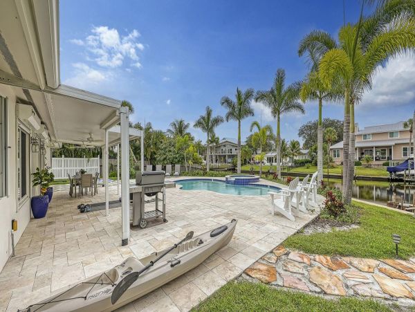 Siesta Key Sleeps 10