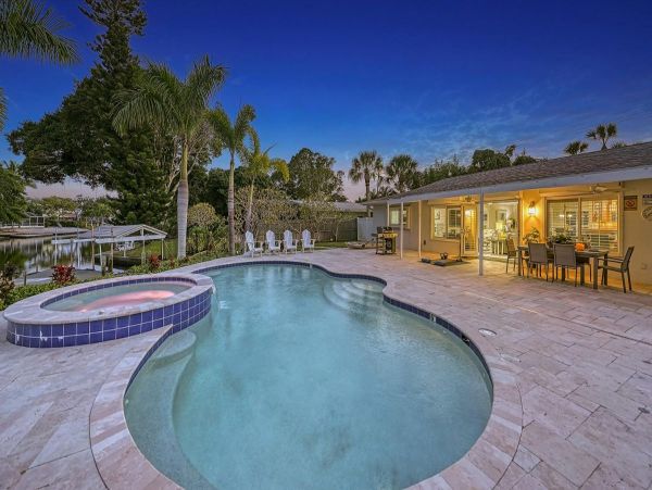 Siesta Key Sleeps 10