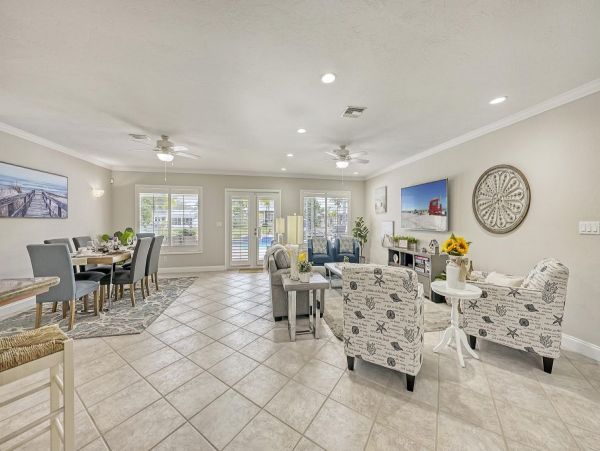 Siesta Key Sleeps 10