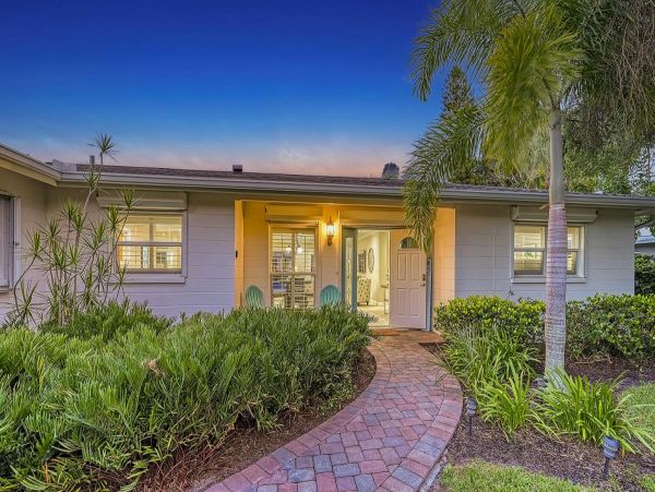 Siesta Key Sleeps 10