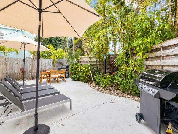 Siesta Key Florida Vacation Home with Pool & Village Location