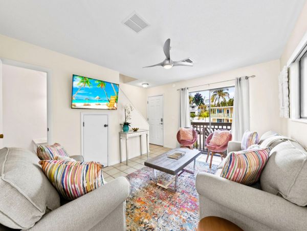 Siesta Key Florida Vacation Home with Pool & Village Location