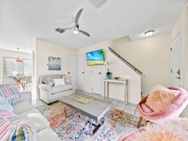 Siesta Key Florida Vacation Home with Pool & Village Location