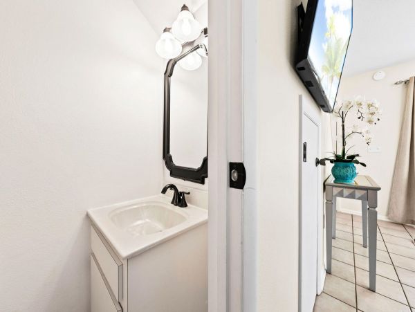 Siesta Key Florida Vacation Home with Pool & Village Location
