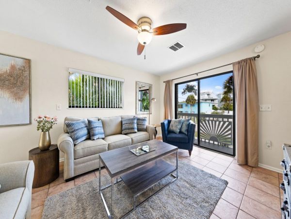 Stunning Two Bedroom Duplex in Siesta Key