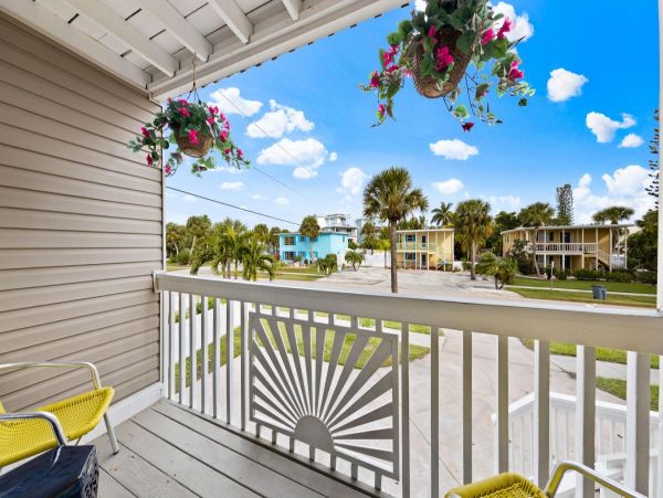 Stunning Two Bedroom Duplex in Siesta Key