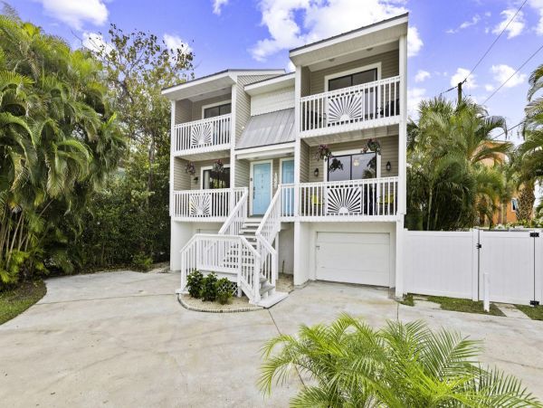 Stunning Two Bedroom Duplex in Siesta Key