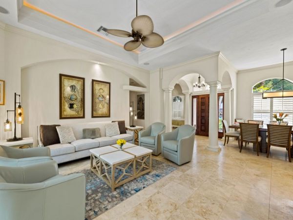 Four Bedroom Fun Home with Pool and Tiki Bar with TV