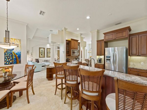 Four Bedroom Fun Home with Pool and Tiki Bar with TV