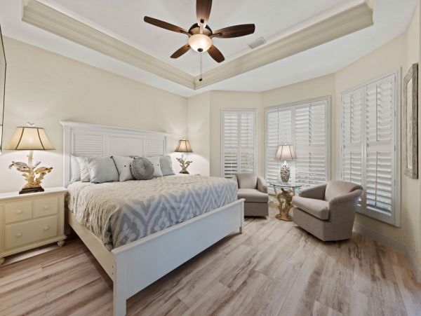 Four Bedroom Fun Home with Pool and Tiki Bar with TV