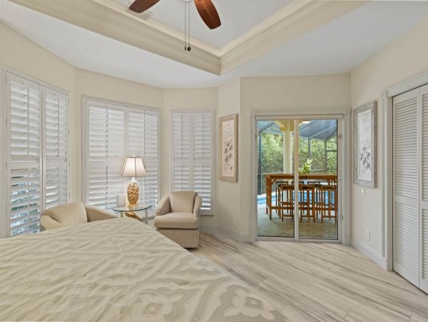 Four Bedroom Fun Home with Pool and Tiki Bar with TV
