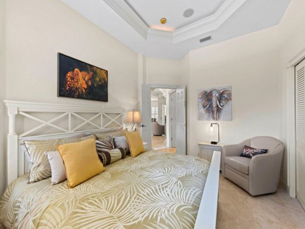 Four Bedroom Fun Home with Pool and Tiki Bar with TV
