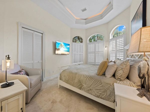Four Bedroom Fun Home with Pool and Tiki Bar with TV
