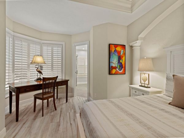 Four Bedroom Fun Home with Pool and Tiki Bar with TV