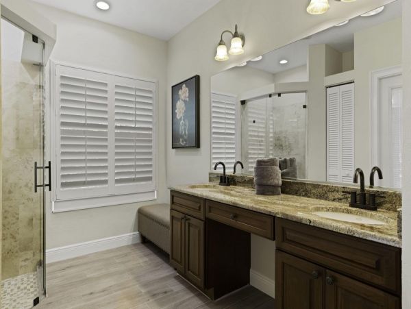 Four Bedroom Fun Home with Pool and Tiki Bar with TV