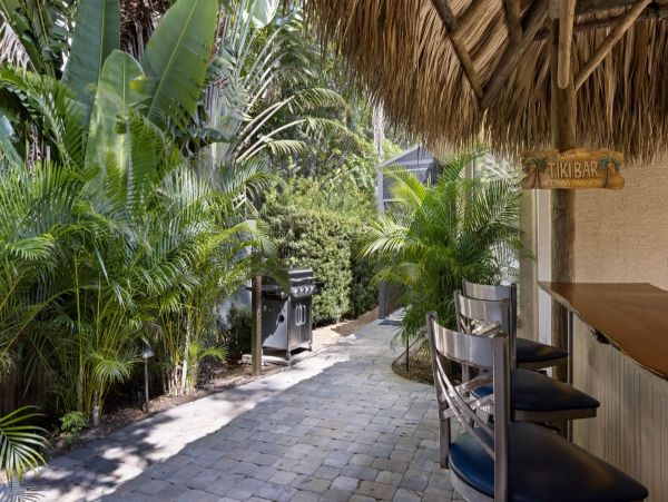 Four Bedroom Fun Home with Pool and Tiki Bar with TV