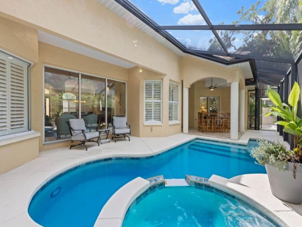 Four Bedroom Fun Home with Pool and Tiki Bar with TV