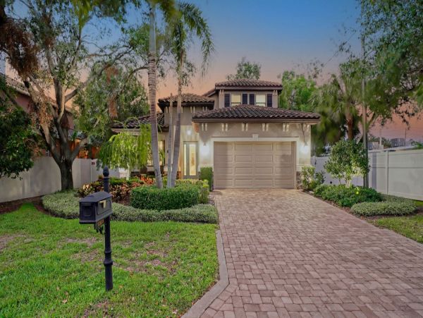 Sarasota Vacation Home with Four Bedrooms & Pool