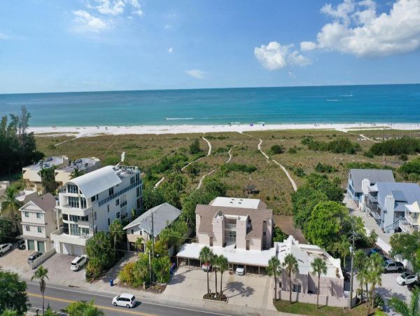 Beachfront Three Bedroom Siesta key Vacation Rental