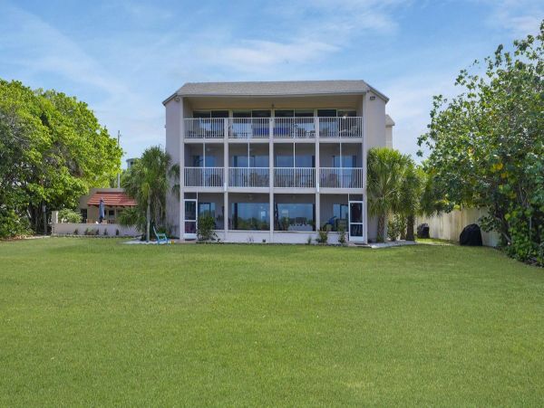 Beachfront Three Bedroom Siesta key Vacation Rental