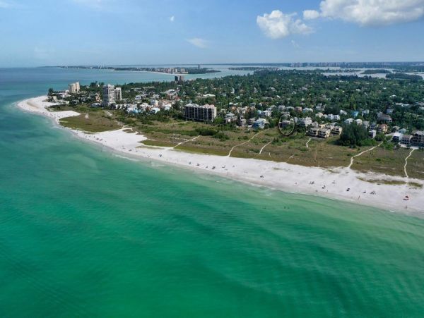 Beachfront Three Bedroom Siesta key Vacation Rental
