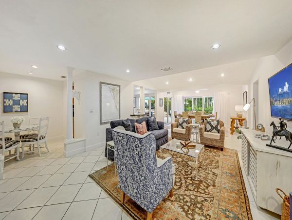 Siesta Key Four Bedroom Walk to Beach Vacation Rental