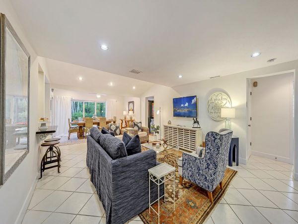 Siesta Key Four Bedroom Walk to Beach Vacation Rental