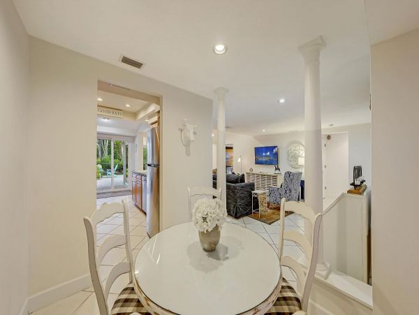 Siesta Key Four Bedroom Walk to Beach Vacation Rental
