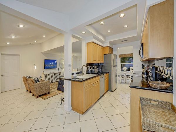 Siesta Key Four Bedroom Walk to Beach Vacation Rental