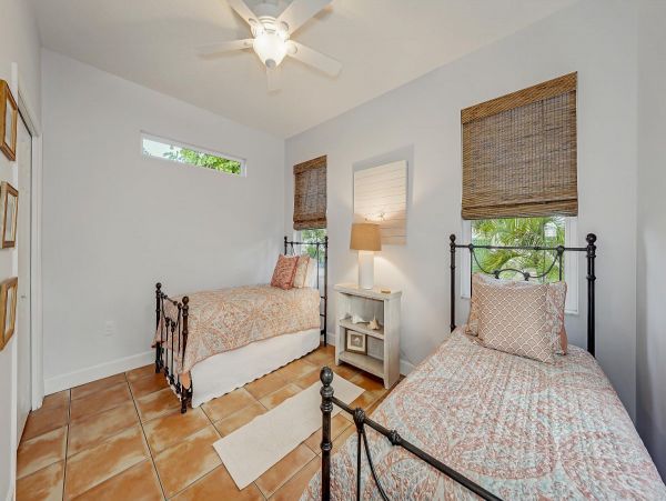 Siesta Key Four Bedroom Walk to Beach Vacation Rental