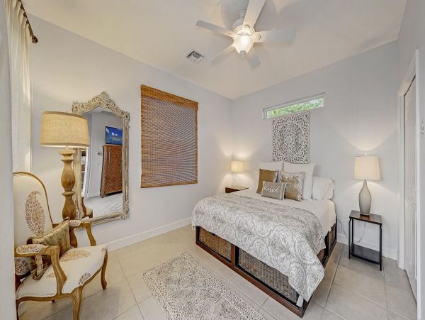 Siesta Key Four Bedroom Walk to Beach Vacation Rental