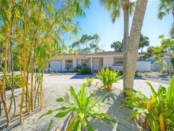 Siesta Key Four Bedroom Walk to Beach Vacation Rental