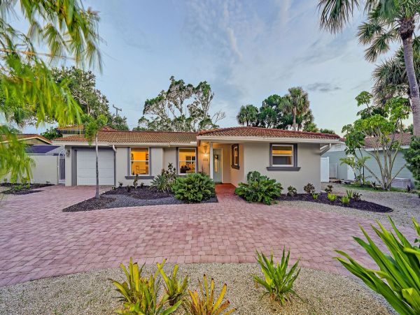 Siesta Key Four Bedroom Walk to Beach Vacation Rental
