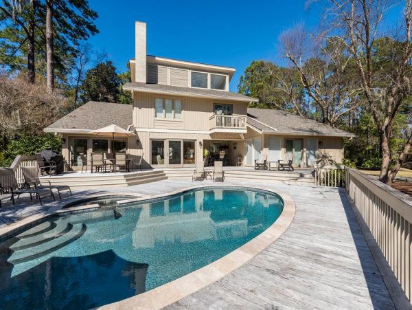 Hilton Head Lovely Villa Call Today.