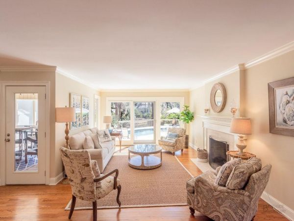 Hilton Head Lovely Villa Call Today.