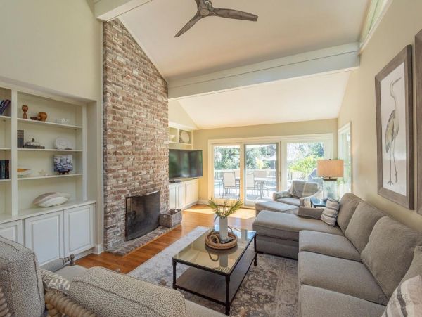 Hilton Head Lovely Villa Call Today.