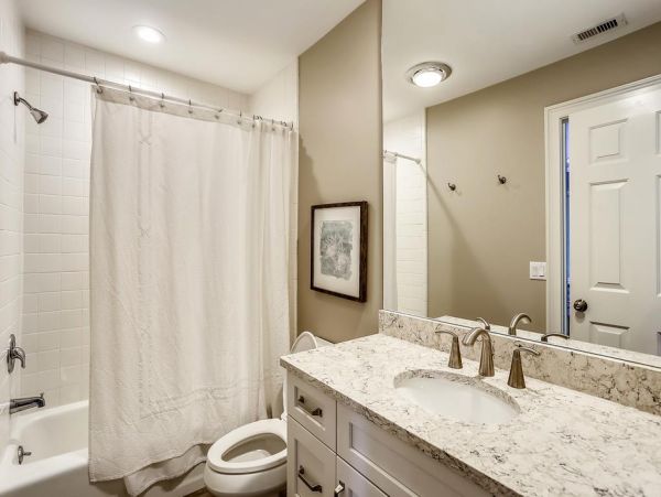 Hilton Head Lovely Villa Call Today.