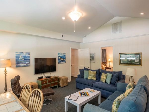 Hilton Head Vacation Home Three Bedroom Walk to  Beach