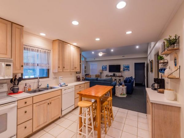 Hilton Head Vacation Home Three Bedroom Walk to  Beach
