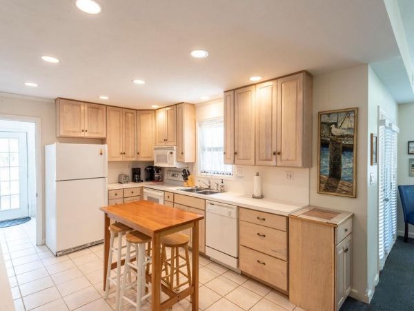 Hilton Head Vacation Home Three Bedroom Walk to  Beach
