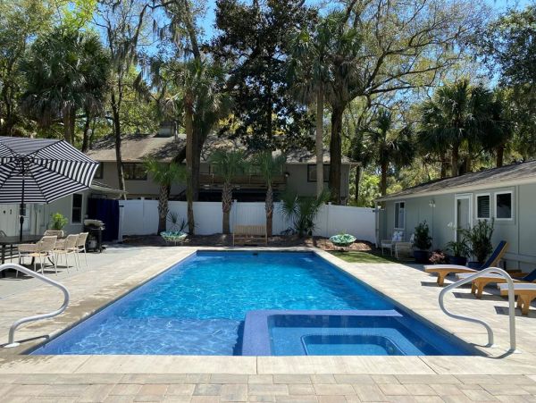 HILTON HEAD MAIN HOME PLUS COTTAGE SLEEPS 16